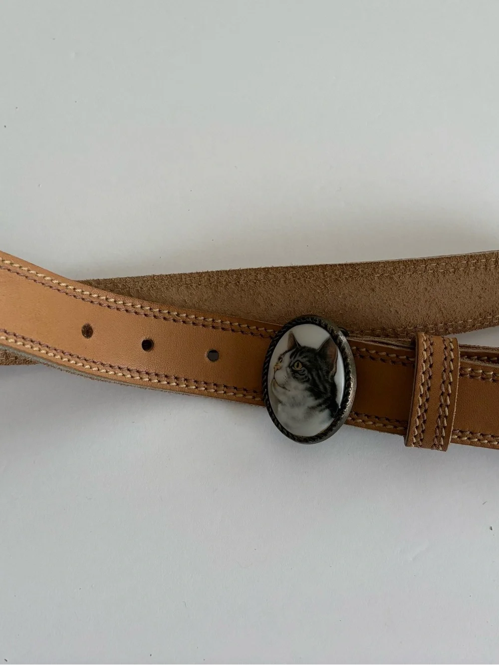 Vintage 32” Rawhide Tan Leather Belt with Cat Broach Belt Buckle EXCELLENT